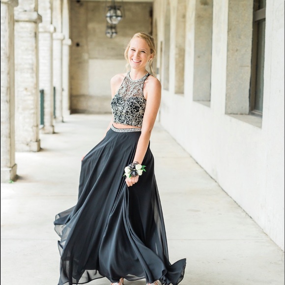 meet your posher, Amy🌻💛 - Picture 3 of 5